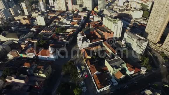 鸟瞰库里蒂巴城市景观帕拉纳州巴西2017年7月视频的预览图