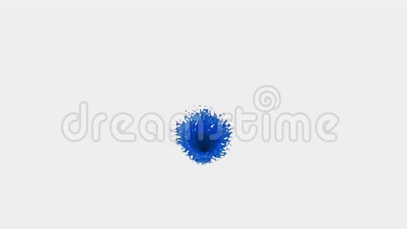 蓝色液体龙卷风漂亮的彩色颜料旋转孤立透明的液体旋涡如旋风三维动画视频的预览图