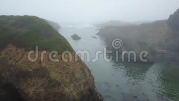 加利福尼亚北部的雾状海岸线视频的预览图