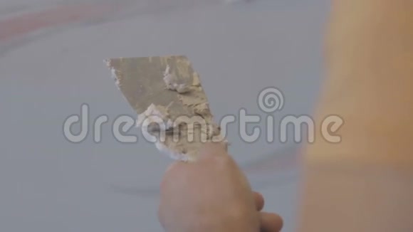 墙上灰泥和灰泥成型工艺视频的预览图
