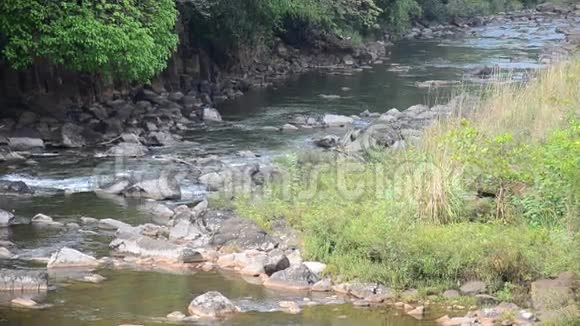 老挝香巴萨克省Pakse的TadPhaSuam瀑布视频的预览图