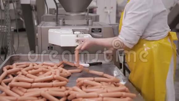 肉行业香肠的生产视频的预览图