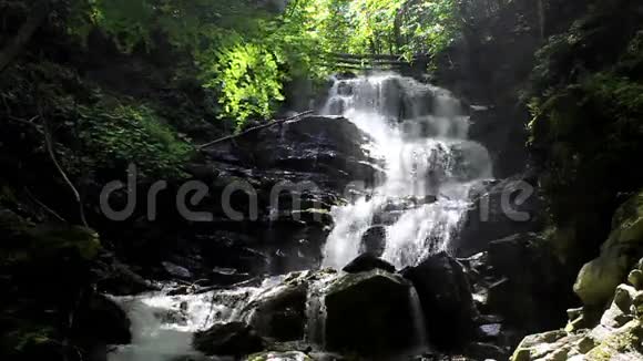 喀尔巴阡山瀑布视频的预览图