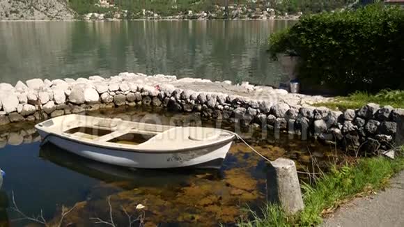 黑山Kotor湾的船舶和船只视频的预览图