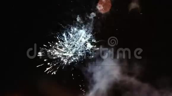 夜空中的焰火视频的预览图