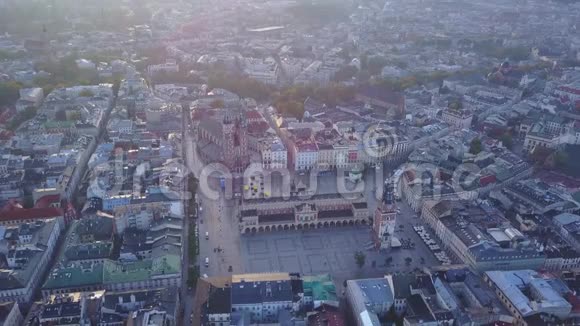 波兰克拉科夫历史市场广场的鸟瞰图视频的预览图