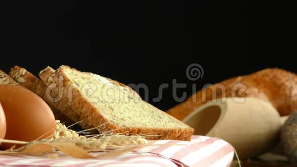 美味鲜面包食品理念视频的预览图
