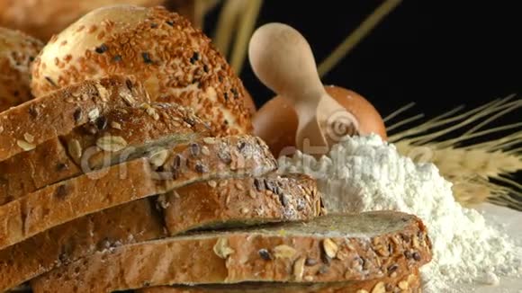 美味鲜面包食品理念视频的预览图