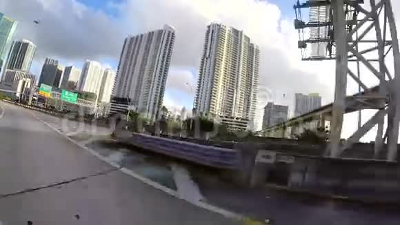 高速公路行驶视频的预览图