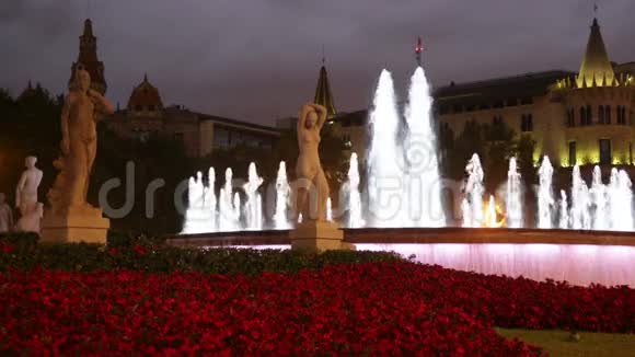 加泰罗尼亚广场的喷泉视频的预览图