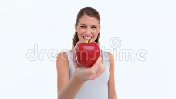 吃红苹果的女人视频的预览图