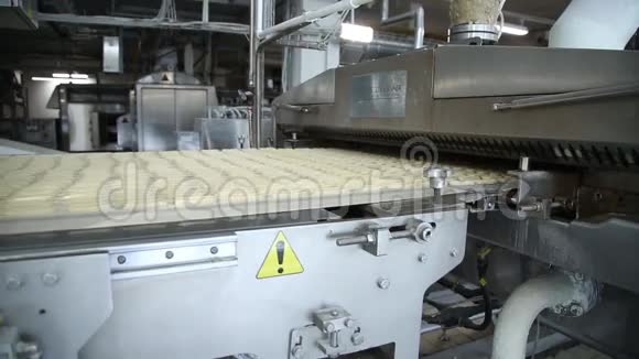工厂的烘焙生产视频的预览图