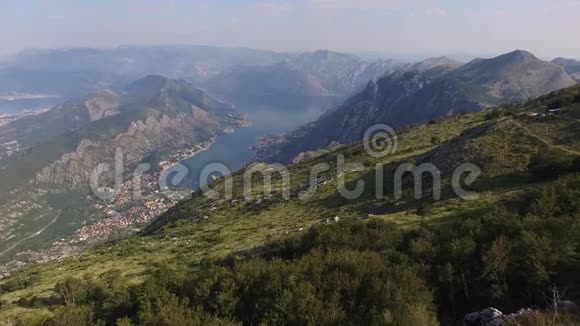 科托湾高地从洛文山到海湾的景色视频的预览图