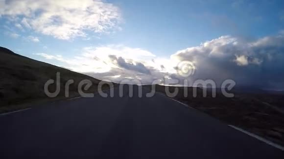 法罗群岛的公路猪肚视频的预览图