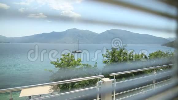 黑山亚得里亚海Kotor湾的游艇船只和船只视频的预览图