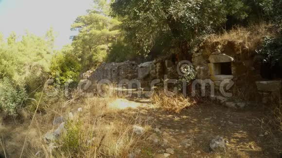 罗马墓葬或储藏设施的废墟2000年历史的奥利姆波斯莱西亚市莱西亚小道马库斯奥雷利乌斯视频的预览图