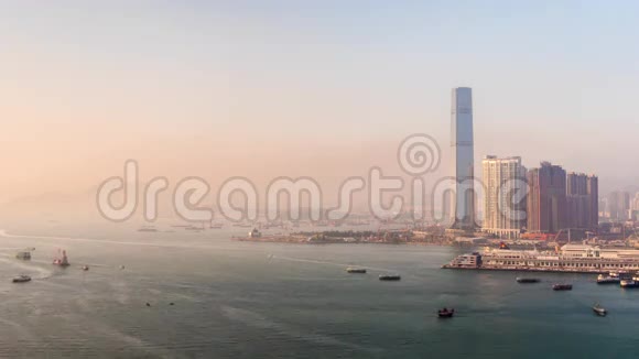 香港日落光屋顶湾全景4k时光流逝中国视频的预览图