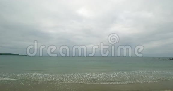 宁静海滩的场景视频的预览图