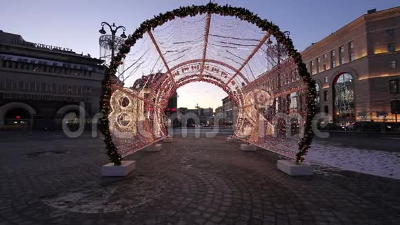 俄罗斯莫斯科卢班斯卡亚卢班卡广场圣诞新年装饰视频的预览图