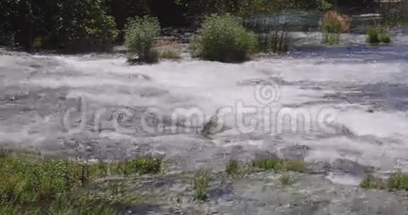克尔卡河瀑布视频的预览图