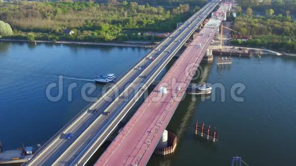 公路桥梁施工场地鸟瞰图视频的预览图