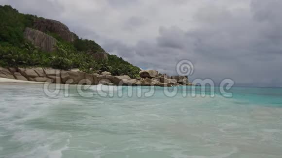 塞舌尔群岛印度洋岛屿海滩视频的预览图