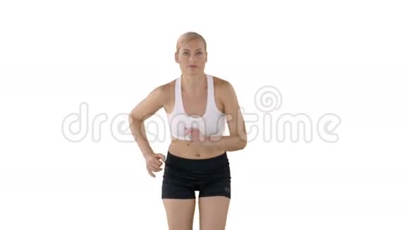 运动女人跑白色背景视频的预览图