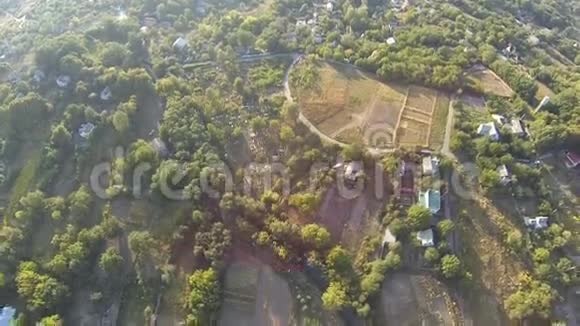 乌克兰老村的鸟瞰图视频的预览图