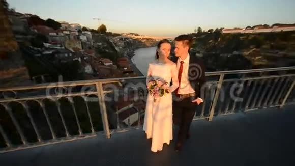 波尔图葡萄牙新娘和新郎视频的预览图