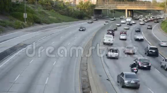 繁忙的洛杉矶高速公路视频的预览图