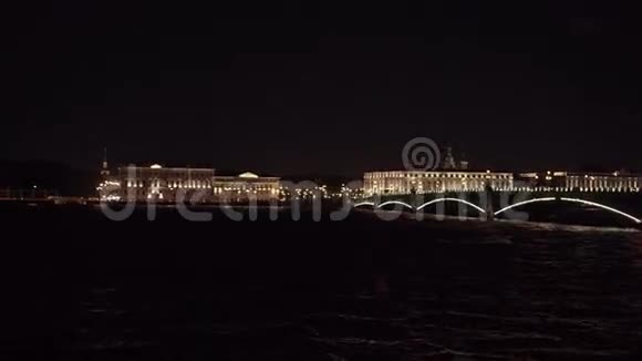 涅瓦河上的圣彼得堡风景视频的预览图