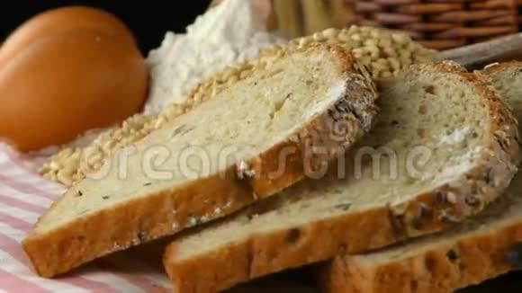 美味的新鲜面包食品理念视频的预览图