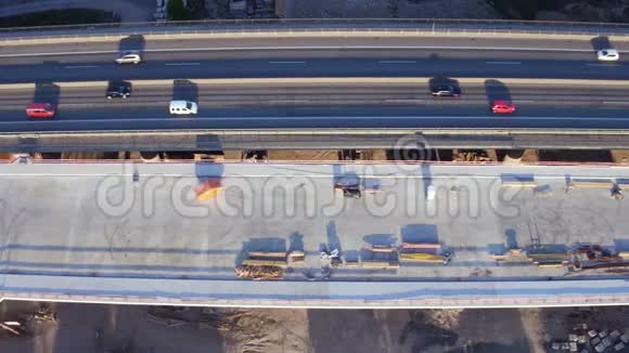 公路桥梁施工场地鸟瞰图视频的预览图