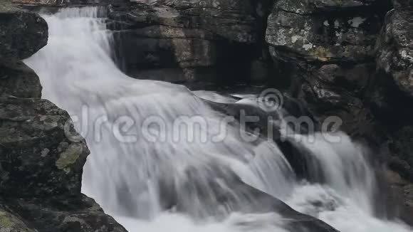 有瀑布瀑布的山河视频的预览图