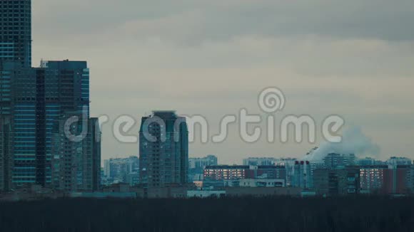 带有烟雾的城市景观视频的预览图