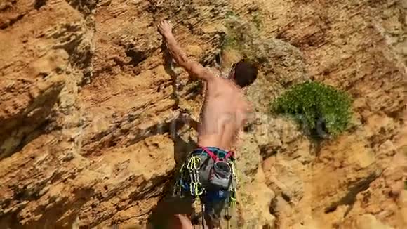 攀岩极限攀登视频的预览图