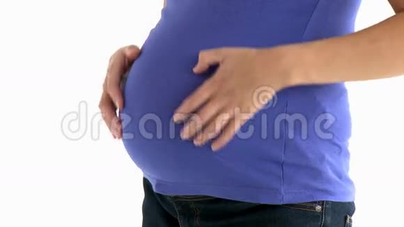 孕妇站着视频的预览图