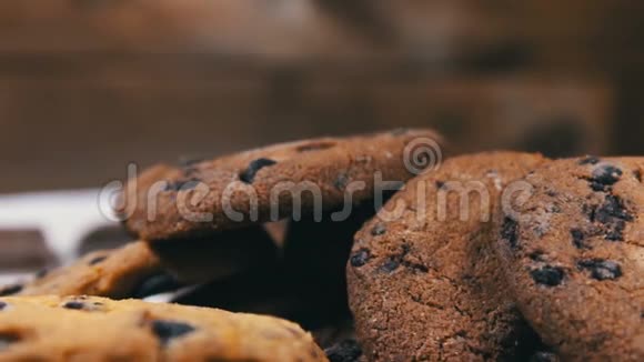 自制巧克力曲奇的录像视频的预览图