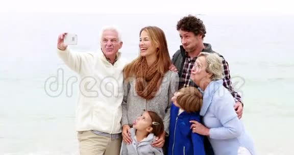 家人一起自拍视频的预览图