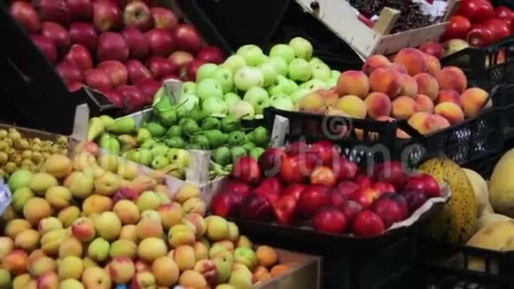 街市上的水果及蔬菜视频的预览图