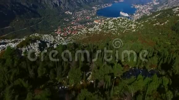 科托湾高地从洛文山到海湾的景色视频的预览图