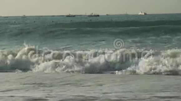 大东海海滩南海巨浪股市录像视频的预览图
