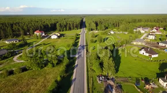 鸟瞰乡村无人机顶景4K超高清视频视频的预览图