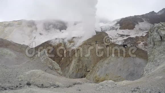 活火山火山口温泉富马洛尔热场视频的预览图