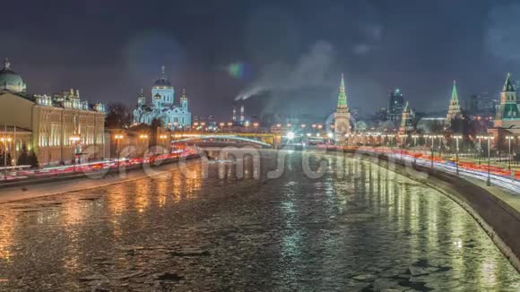 俄罗斯莫斯科冬季克里姆林宫令人惊叹的夜景视频的预览图