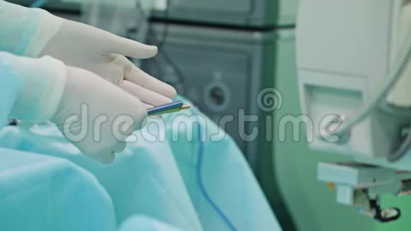 口论外科医生介入治疗视频的预览图