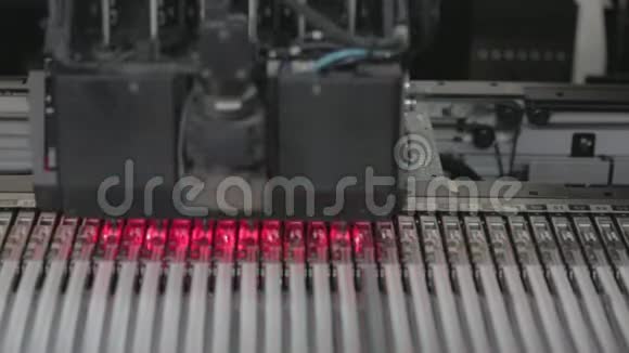 自动化电子线路板生产视频的预览图