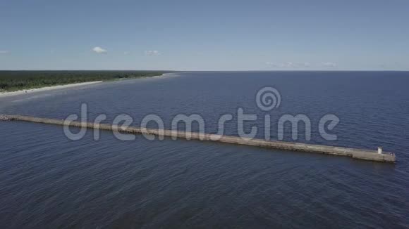 港口罗哈拉托维亚鸟瞰乡村无人机顶景4KUHD视频视频的预览图
