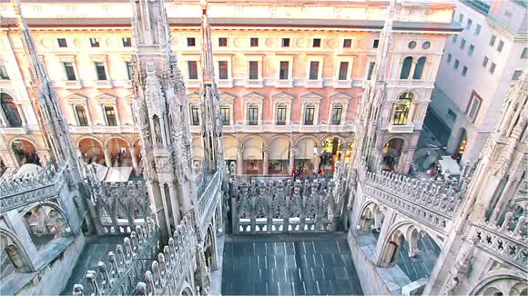 意大利米兰晚景从Duomo的露台上看到这座城市视频的预览图