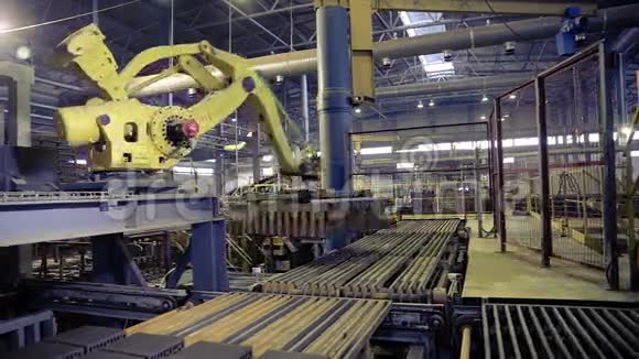 工业自动化机械机器人设备工作视频的预览图